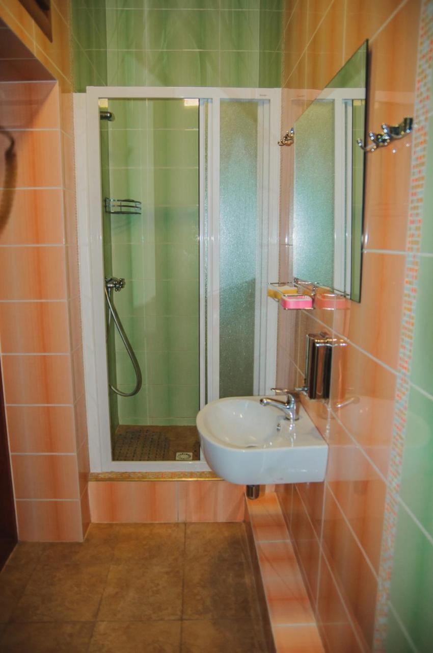 Hostel Stozhary Ternopil Exterior photo